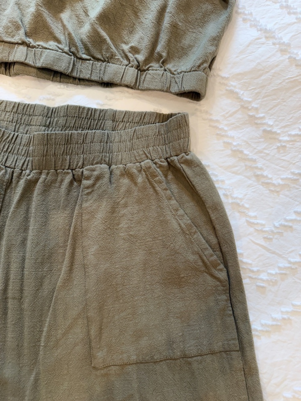 Olive Wide-Leg Crop Top & Pants Set - Picture 2 of 3